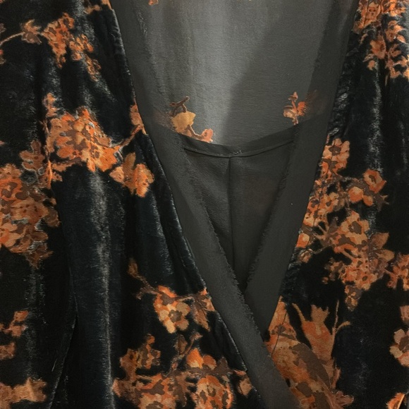 Beautiful Velvet Burn-out wrap dress - Picture 6 of 8